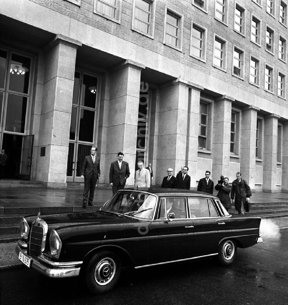 DDR-Bildarchiv: Berlin - Mai 1966 Gespräche zwischen Vertretern der SED (Sozialistische Einheitspartei Deutschlands) und SPD (Sozialistische Partei Deutschlands)