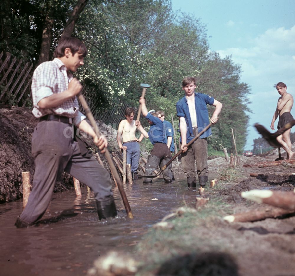 Nauen: Melioration in Nauen in der DDR