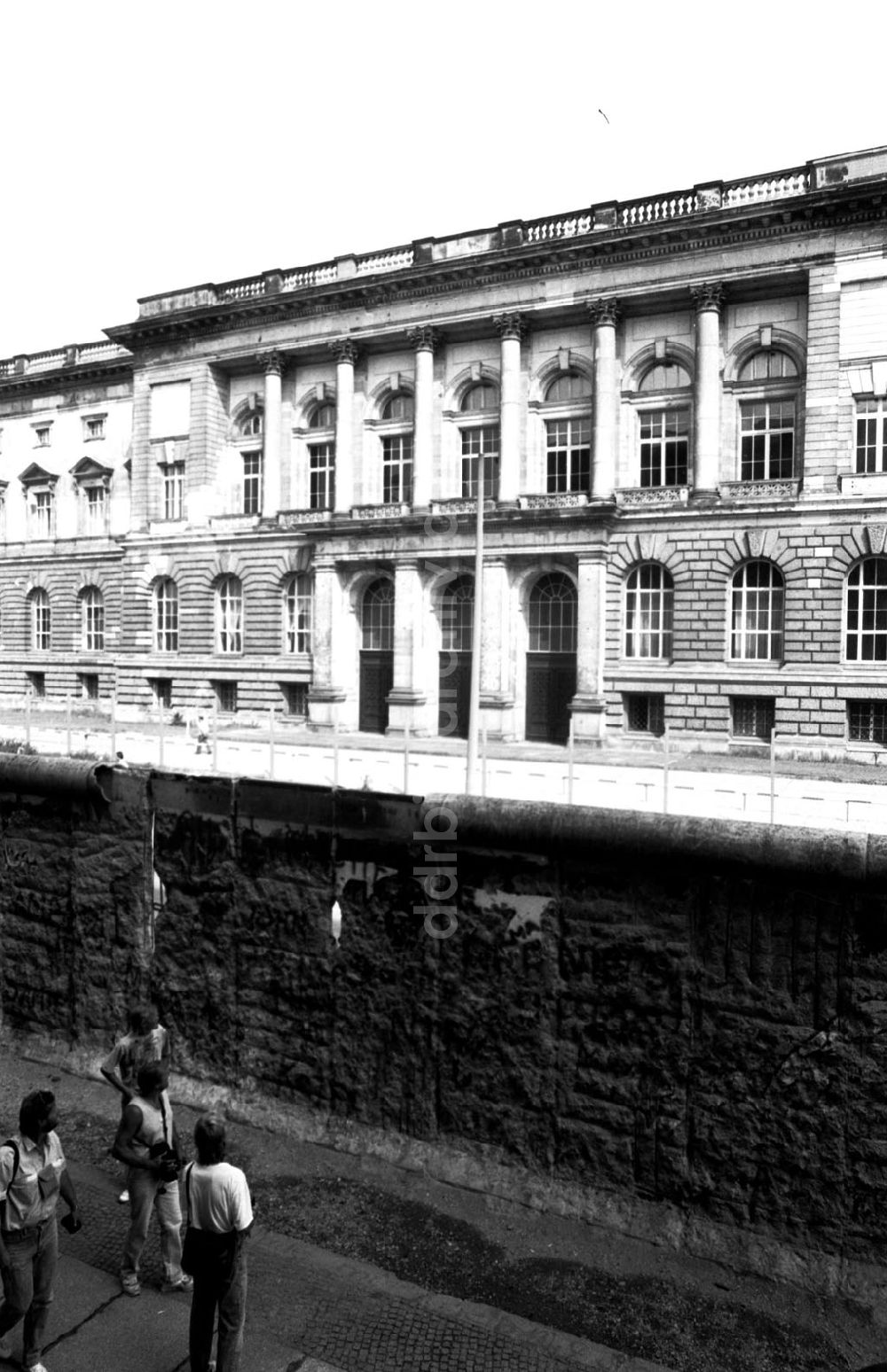 DDR-Bildarchiv: Berlin-Mitte - Mitte - Berlin Preußischer Landtag in Berlin 30.07.90 Foto: Lange Umschlag: 0994