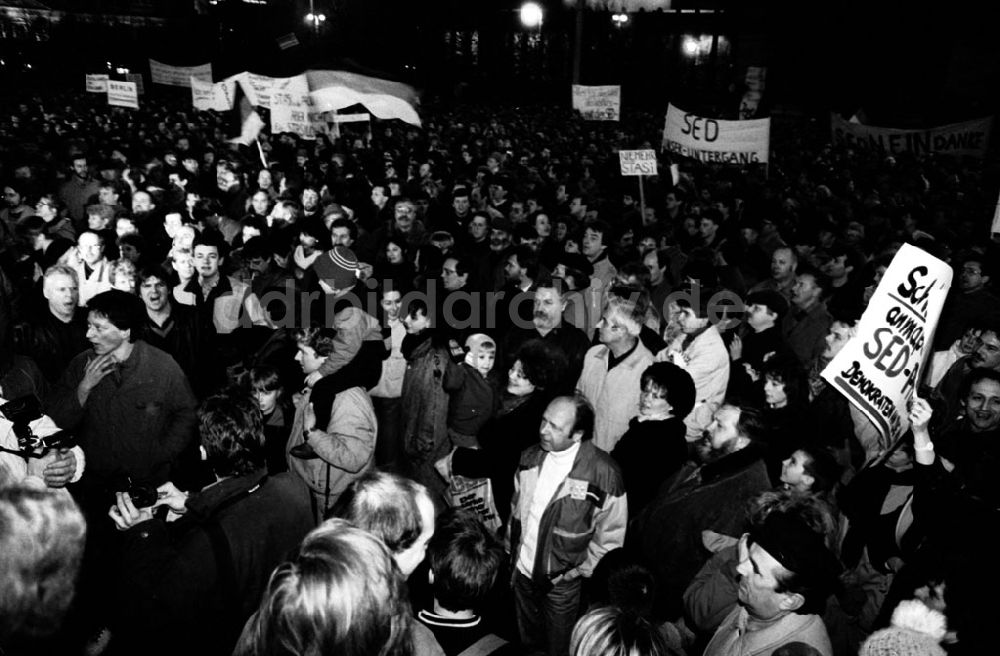 Berlin-Mitte: Mitte - Berlin Volkskammertagung und Demo vor der Volkskammer 11.01.90 Foto: ND/Lange Umschlagnummer: 0049