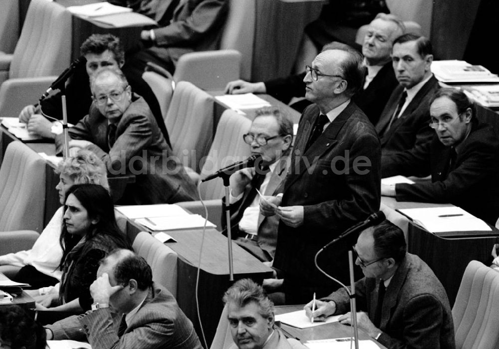 Berlin-Mitte: Mitte - Berlin Volkskammertagung 12.01.90 Foto: ND/Lange Umschlagnummer: 0055