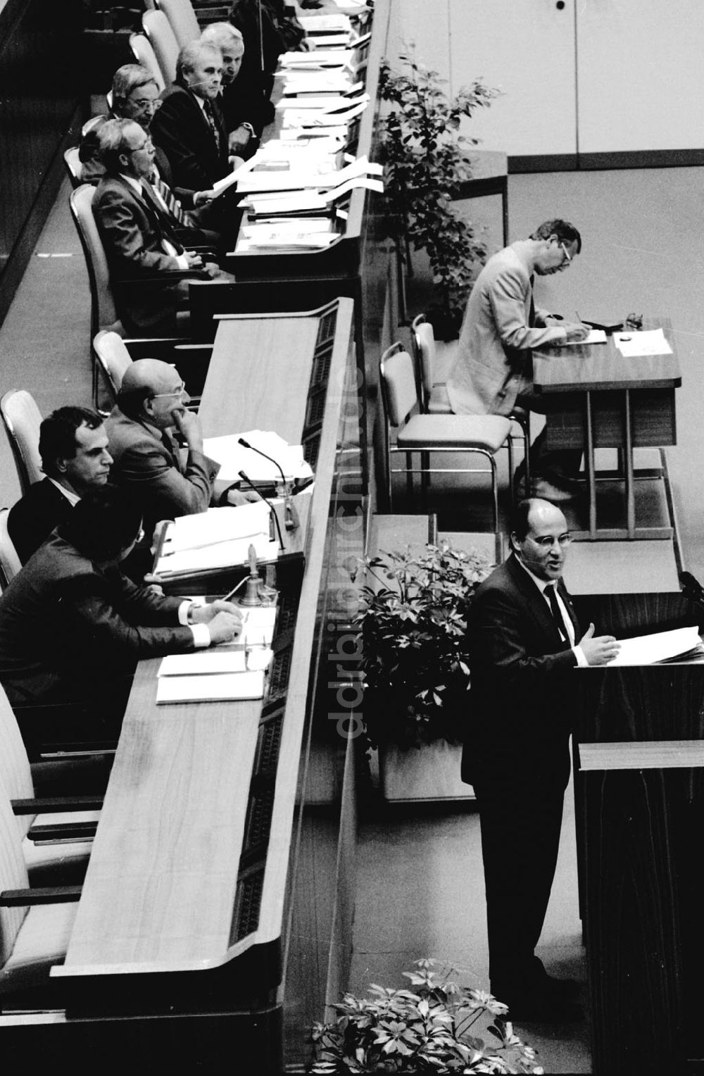 DDR-Fotoarchiv: Berlin-Mitte - Mitte - Berlin Volkskammertagung, Gregor Gysi 23.07.90 Foto: Lange Umschlag: 0967