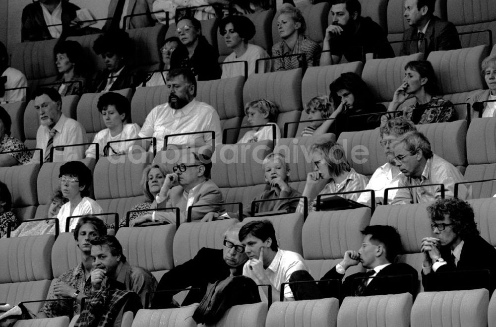 Berlin-Mitte: Mitte - Berlin Volkskammertagung, Gregor Gysi 23.07.90 Foto: Lange Umschlag: 0967