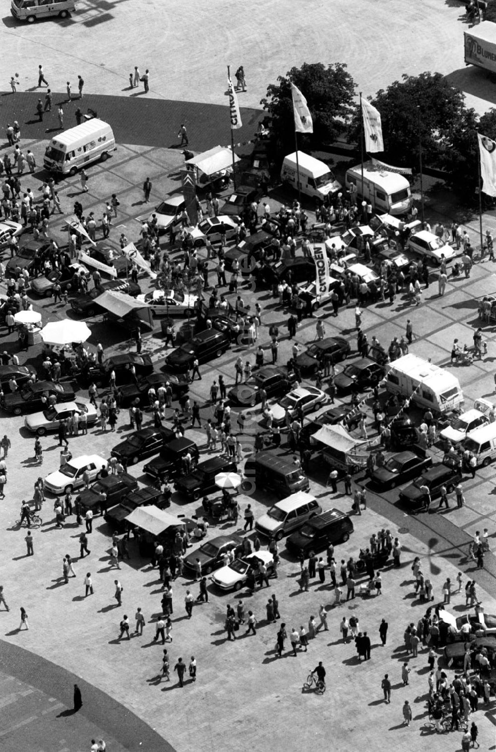 Berlin-Mitte: Mitte/Berlin Automarkt auf dem Alex 15.07.90 Foto: Grahn Umschlagnummer: 0940