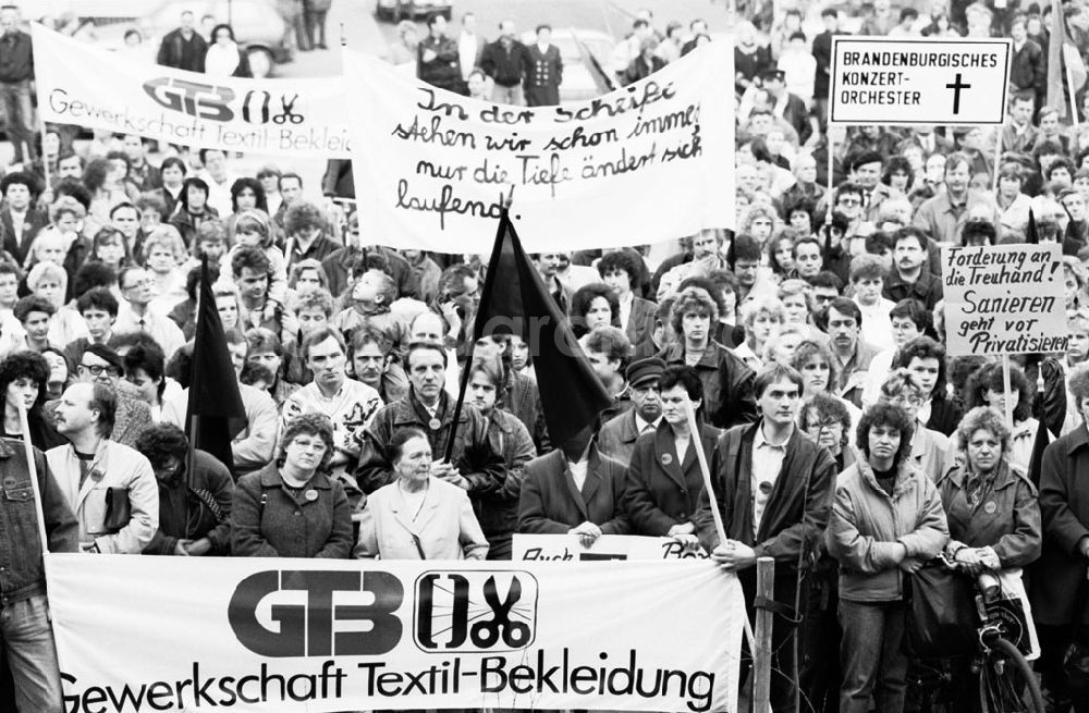 DDR-Fotoarchiv: - Montagsdemo in Cottbus Umschlagnummer: 7284