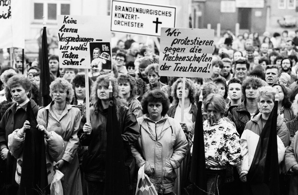 DDR-Bildarchiv: - Montagsdemo in Cottbus Umschlagnummer: 7284