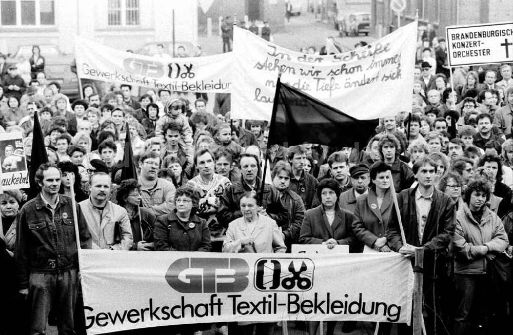 DDR-Fotoarchiv: - Montagsdemo in Cottbus Umschlagnummer: 7284