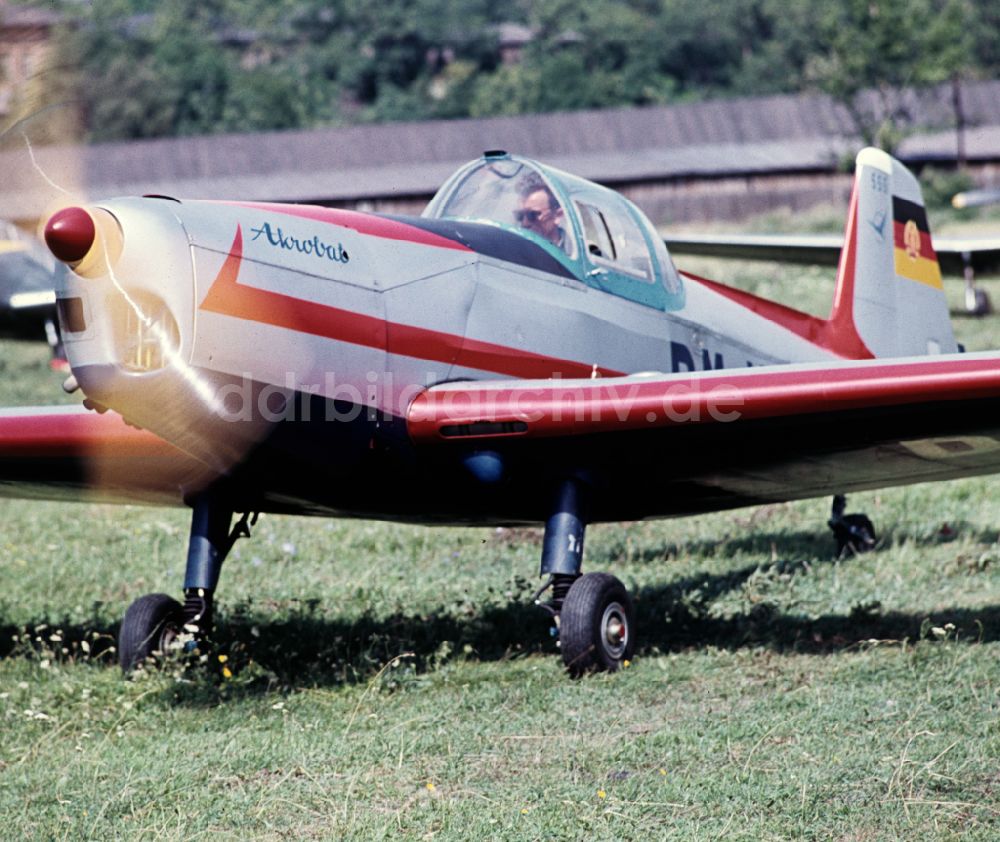 Oppin: Motorflugzeug Zlin 526 Akrobat in Oppin in der DDR