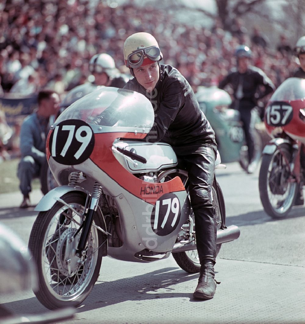 Hohenstein-Ernstthal: Motorradrennen auf dem Sachsenring in Hohenstein-Ernstthal in der DDR