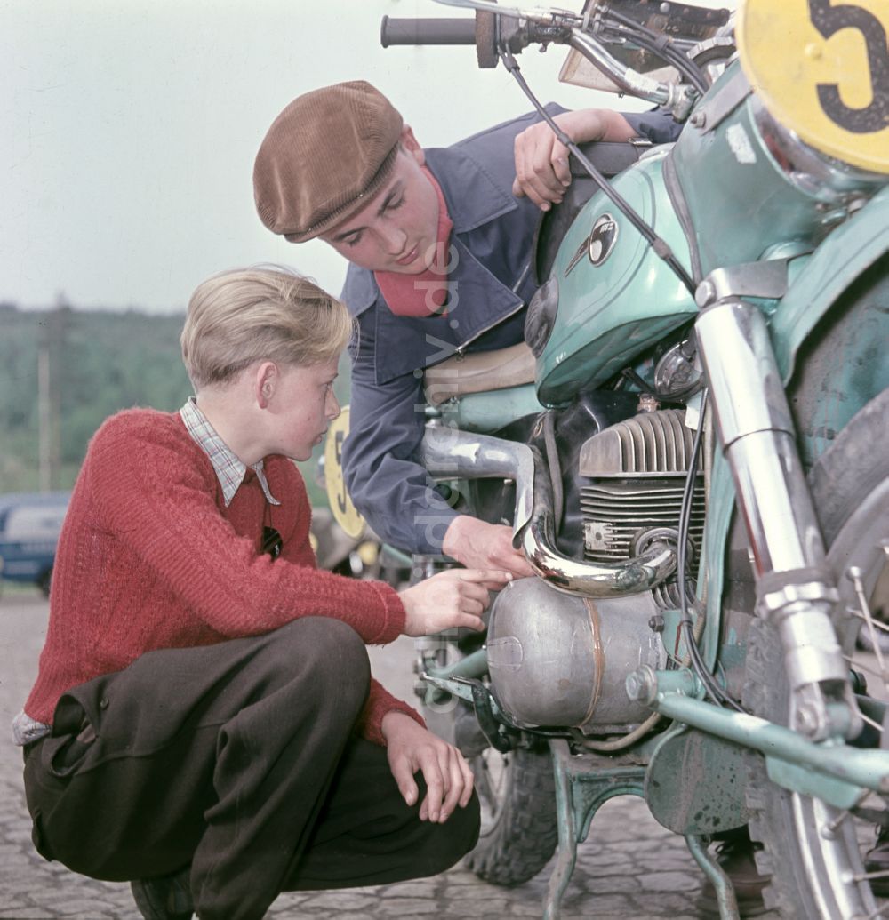 Hohenstein-Ernstthal: Motorradrennen auf dem Sachsenring in Hohenstein-Ernstthal in der DDR