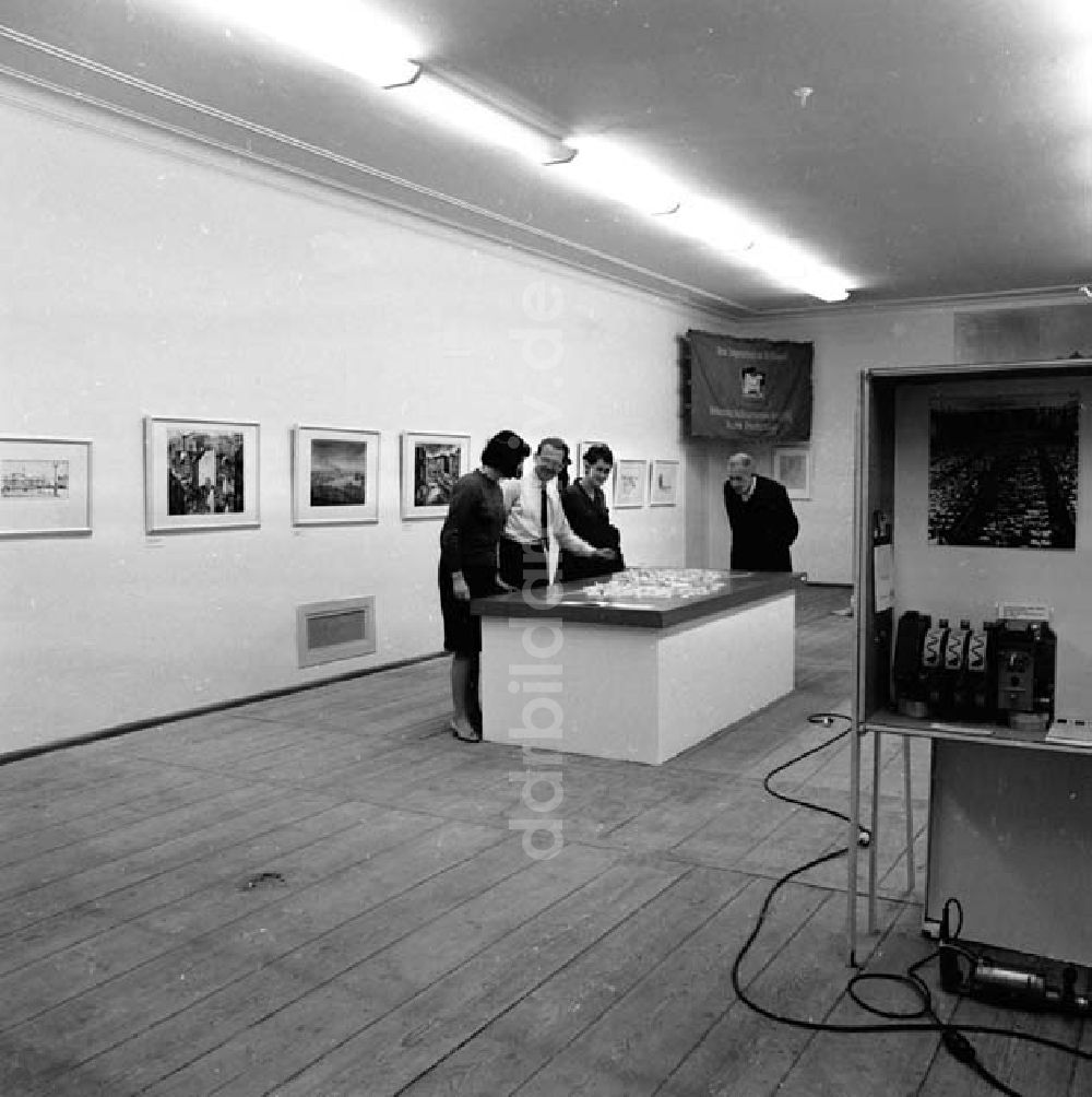 DDR-Fotoarchiv: Berlin - Märkisches Museum Modell des Stadtzentrums in einer neu eingerichteten Abteilung Foto: Schönfeld