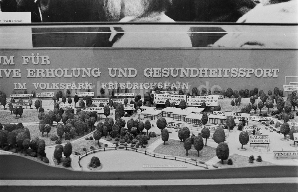 DDR-Bildarchiv: Berlin - Museumsausstellung Sporthistorische Kabinett im Ortsteil Prenzlauer Berg in Berlin in der DDR