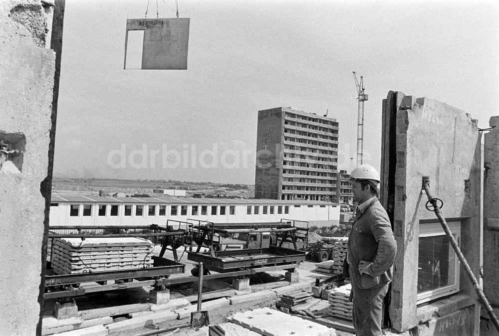 DDR-Fotoarchiv: Berlin - Neubau Plattenbau- Wohnsiedlung in Berlin in der DDR