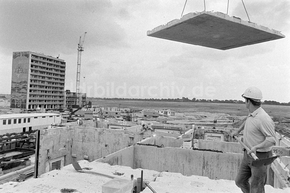 DDR-Fotoarchiv: Berlin - Neubau Plattenbau- Wohnsiedlung in Berlin in der DDR