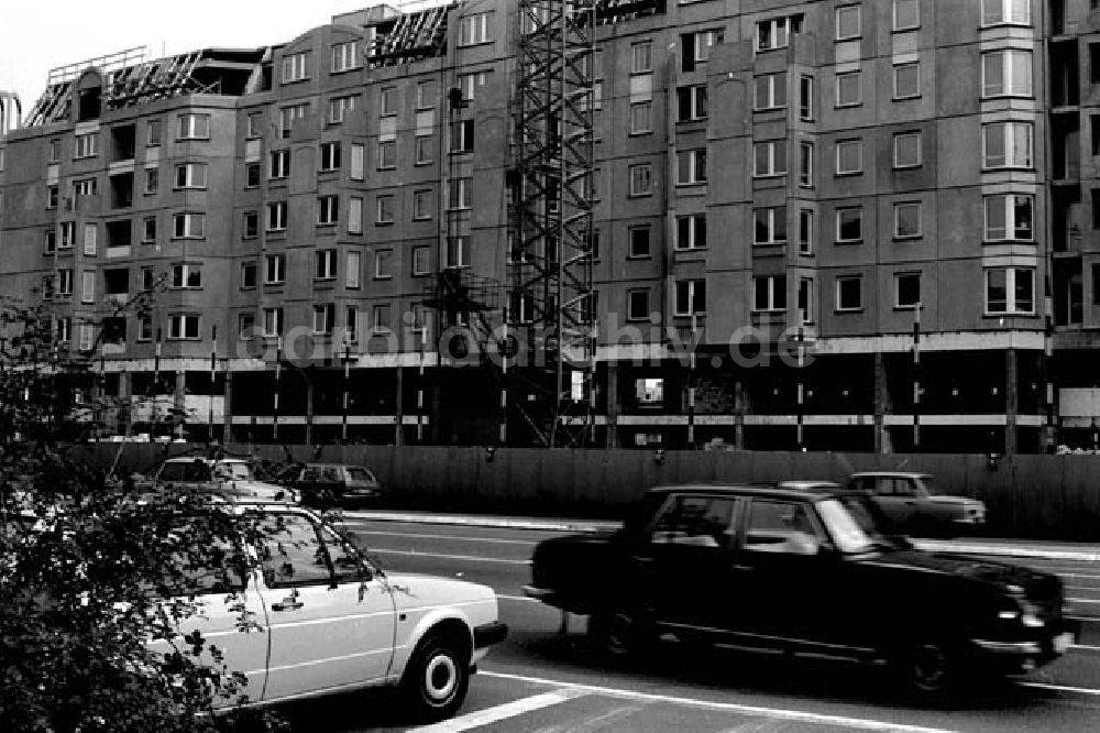 DDR-Bildarchiv: Berlin - 28.07.1986 Neue Häuser in der Leipziger Straße.