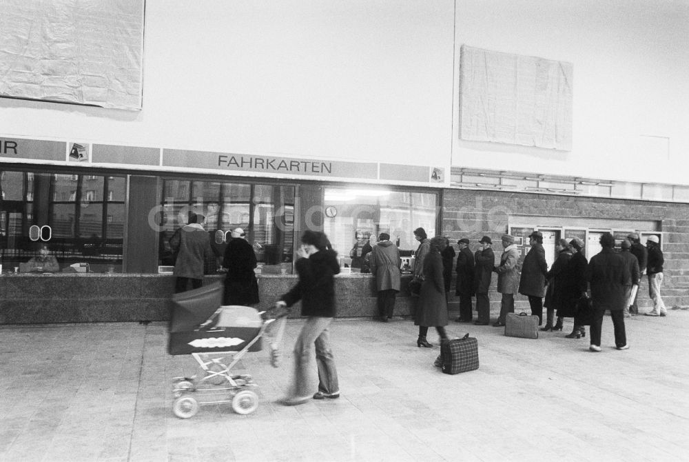 DDR-Fotoarchiv: Berlin - Lichtenberg - Neuer Lichtenberger (Berlin - Lichtenberg) Fernbahnhof der Deutschen Reichsbahn Umschlagnr