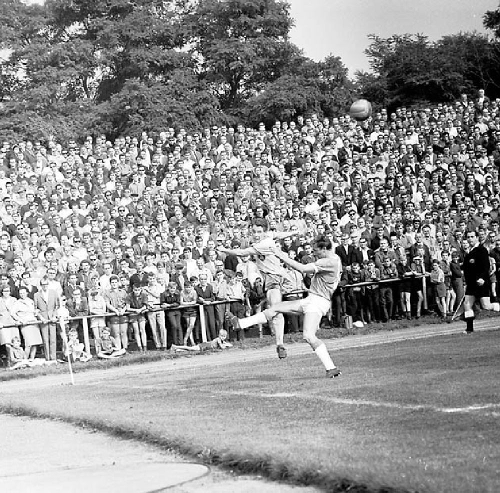 DDR-Fotoarchiv: Leipzig/ Sachsen - 1967 Oberliga-Punktspiel: 1