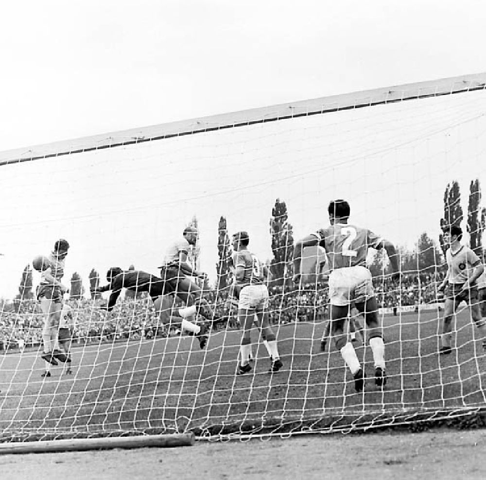 DDR-Fotoarchiv: Leipzig/ Sachsen - 1967 Oberliga-Punktspiel: 1