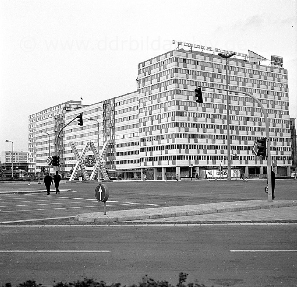DDR-Fotoarchiv: Berlin - Oktober 1969 Berlin, das fertig gestellte Haus der Statistik