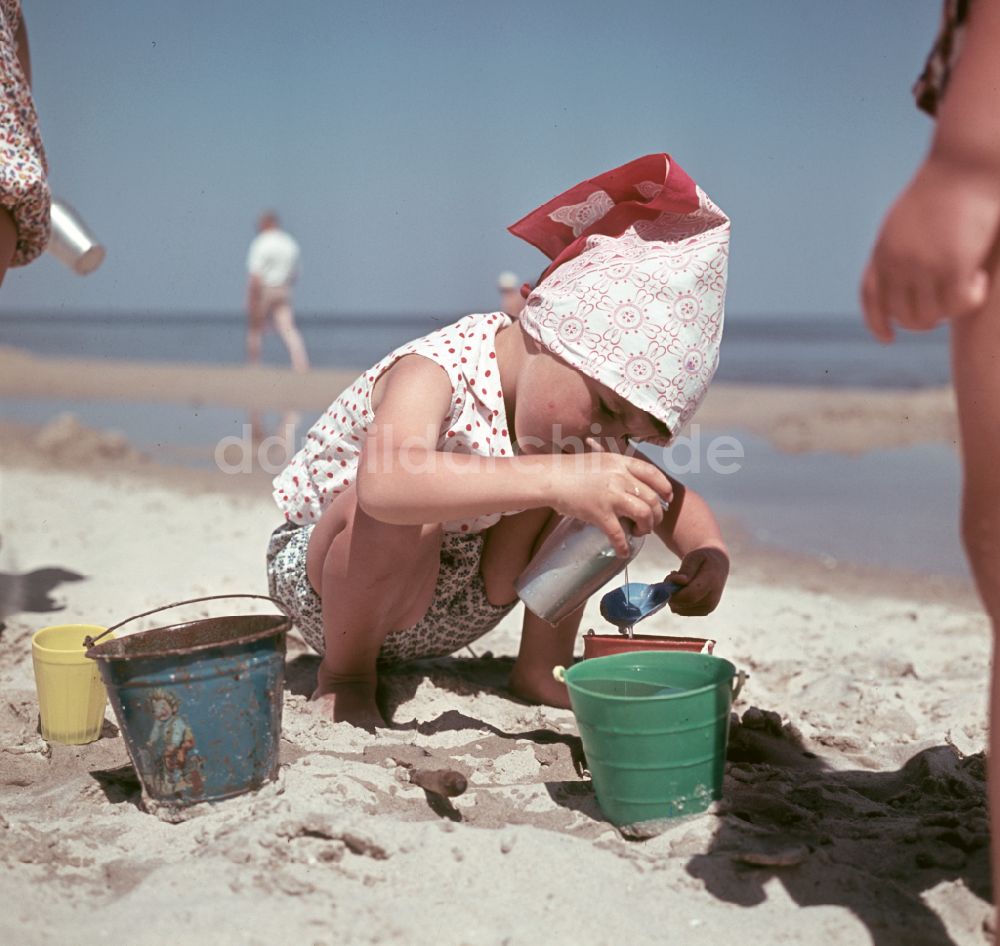 DDR-Bildarchiv: Binz - Ostseeurlaub in Binz in der DDR