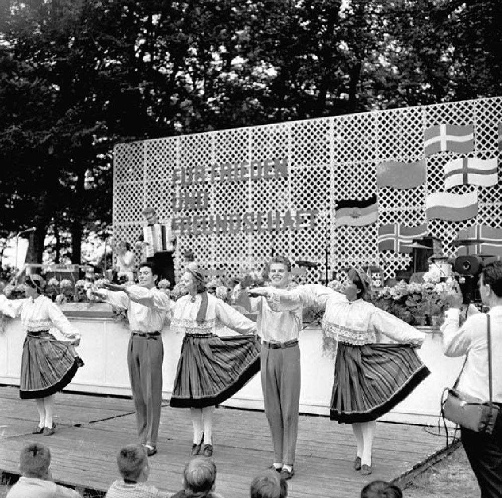 Rostock: Ostseewoche 1966 in Rostock Foto: Schönfeld