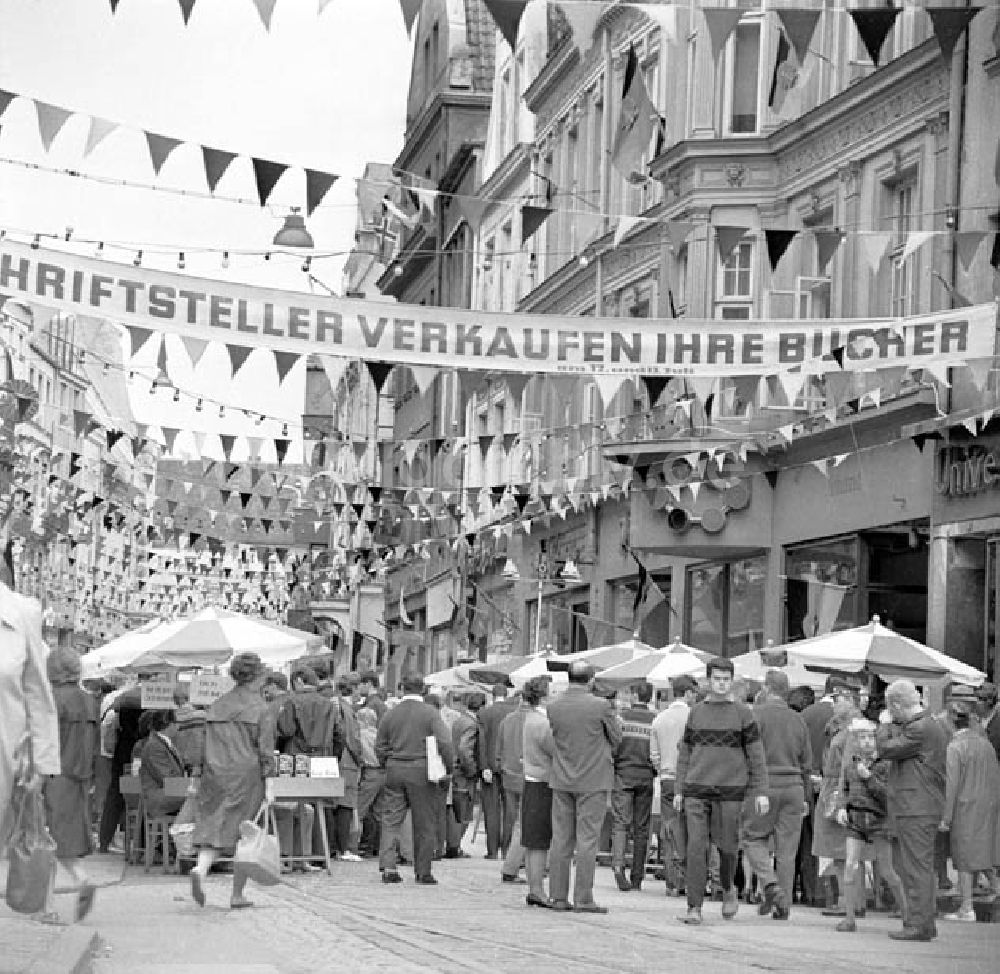 DDR-Bildarchiv: Rostock - Ostseewoche 1966 in Rostock Foto: Schönfeld