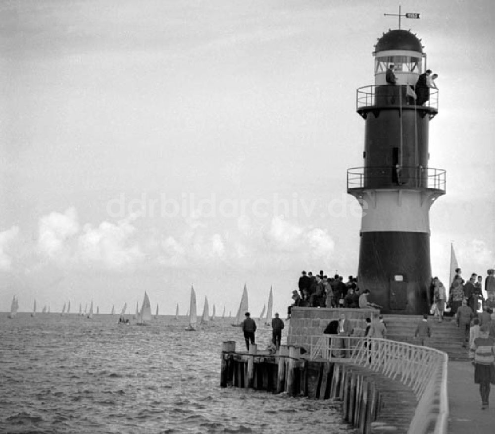 DDR-Fotoarchiv: Rostock - Ostseewoche 1966 in Rostock Foto: Schönfeld