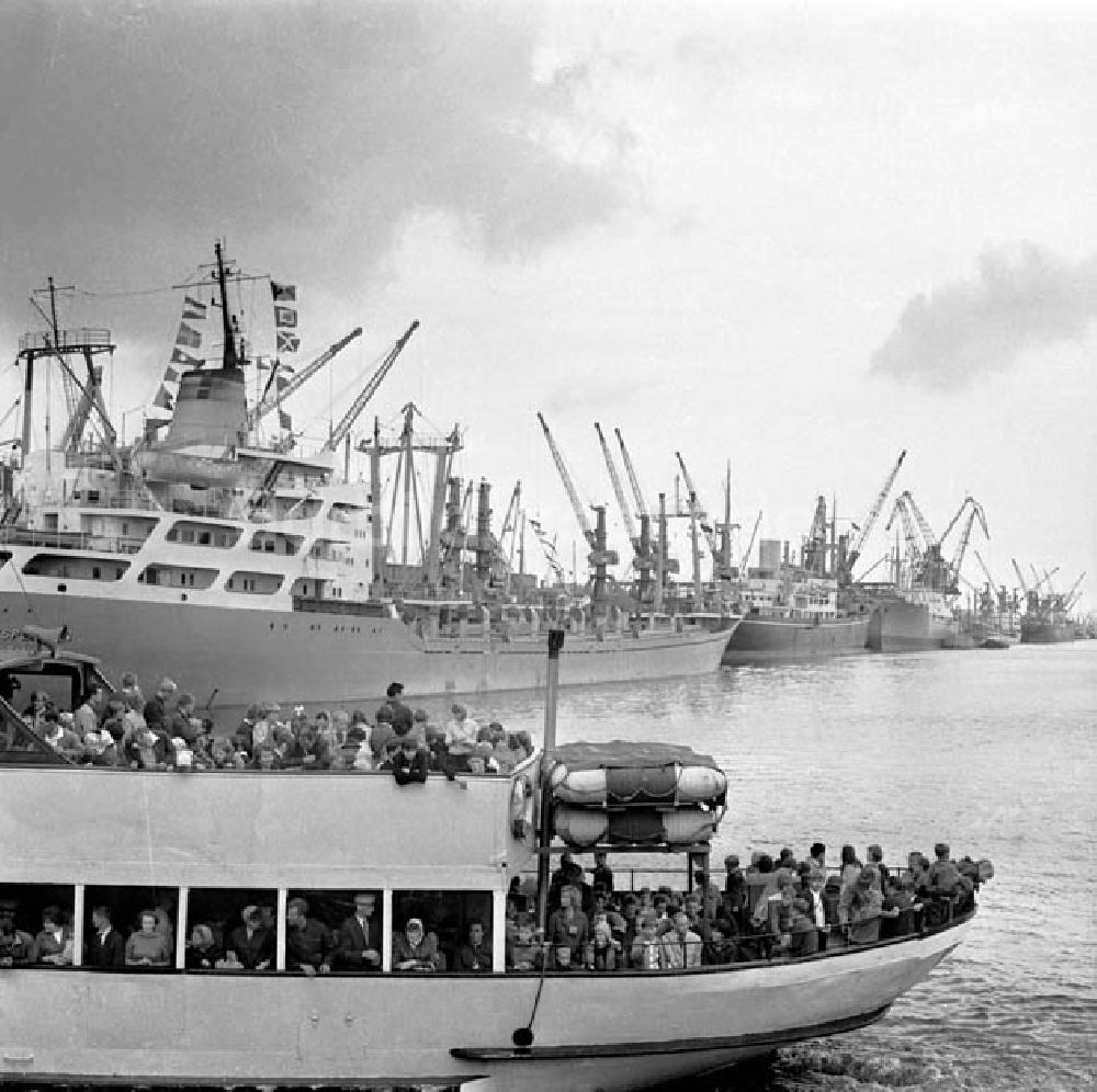 Rostock: Ostseewoche 1966 in Rostock Foto: Schönfeld