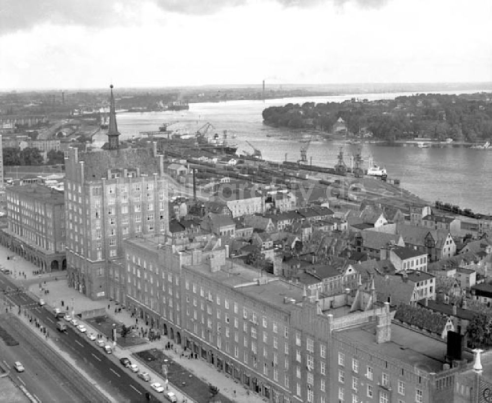 DDR-Bildarchiv: Rostock - Ostseewoche 1966 in Rostock Foto: Schönfeld