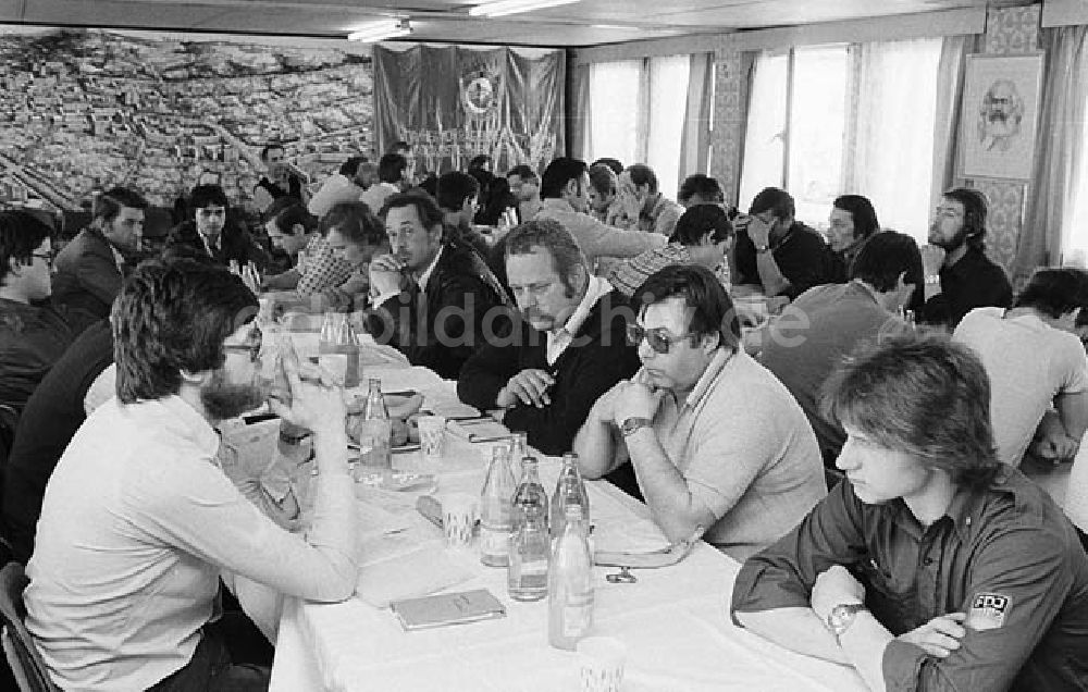 DDR-Fotoarchiv: - Parteiwahlversammlung WBK - Betrieb T 3 Umschlagnr.: 316 Foto: Lenke