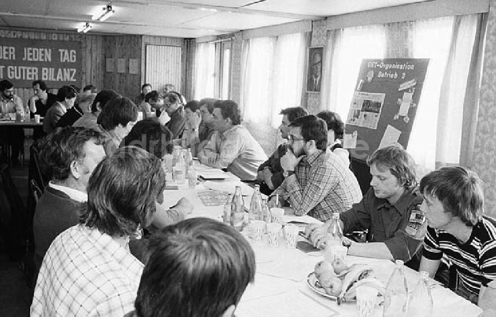 DDR-Fotoarchiv: - Parteiwahlversammlung WBK - Betrieb T 3 Umschlagnr.: 316 Foto: Lenke