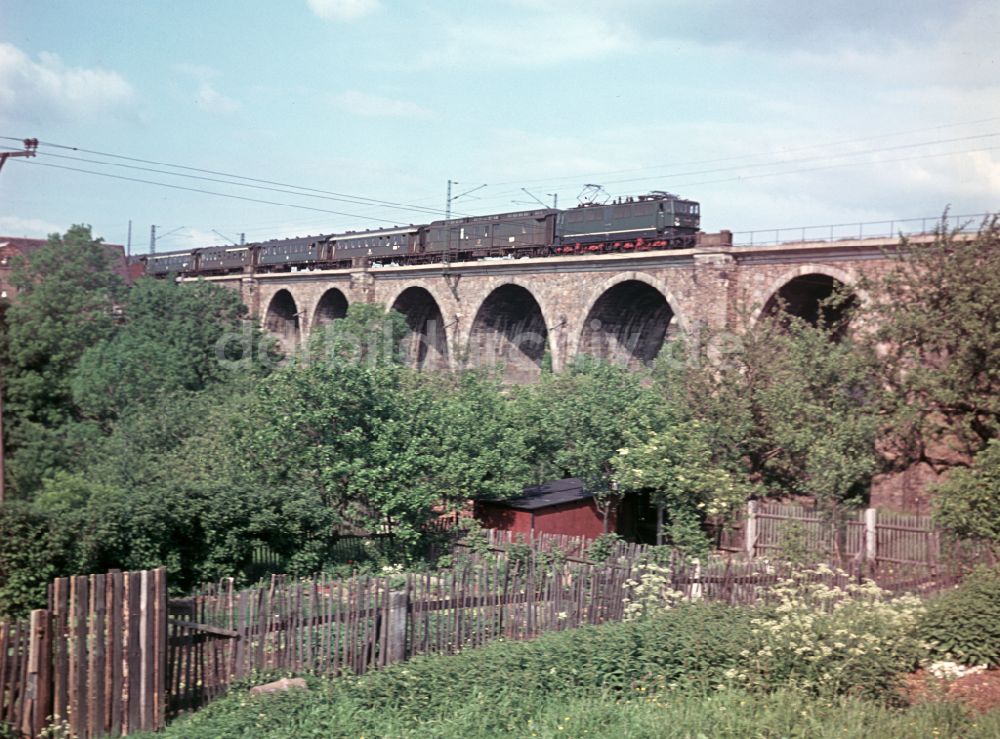 Tharandt: Personenzug der Deutschen Reichsbahn in der DDR