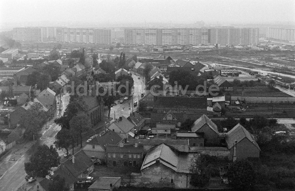 DDR-Fotoarchiv: Berlin - Plattenbau- Wohnsiedlung in Berlin in der DDR