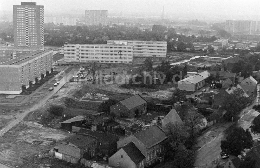 Berlin: Plattenbau- Wohnsiedlung in Berlin in der DDR