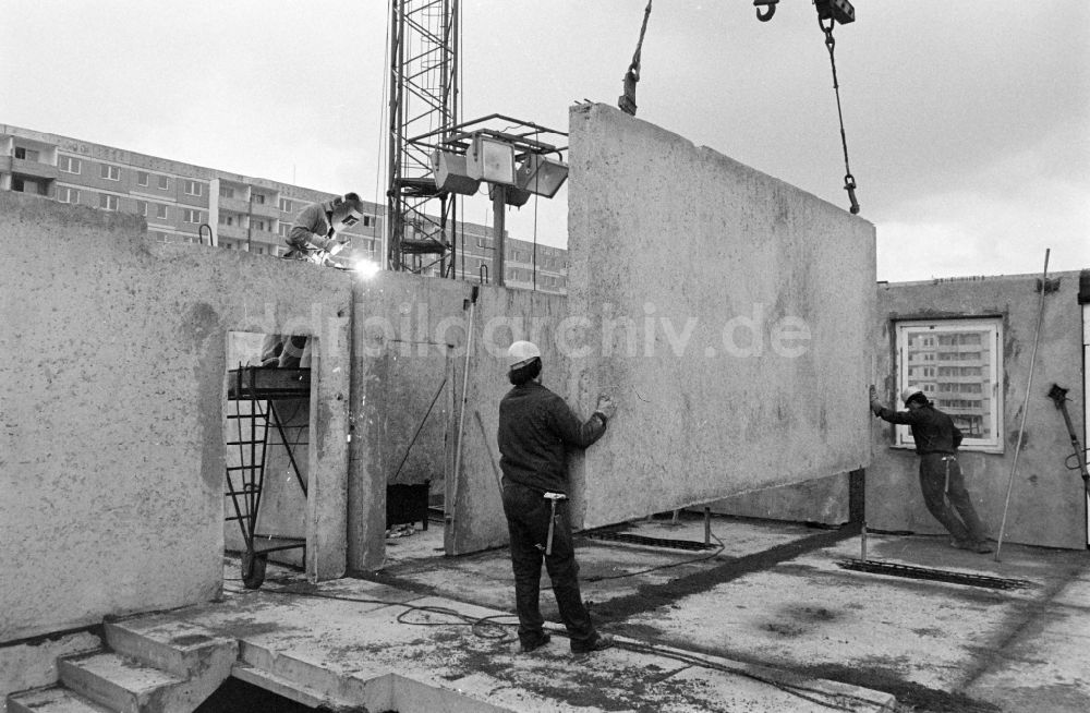 DDR-Bildarchiv: Berlin - Plattenbau- Wohnsiedlung in Berlin in der DDR