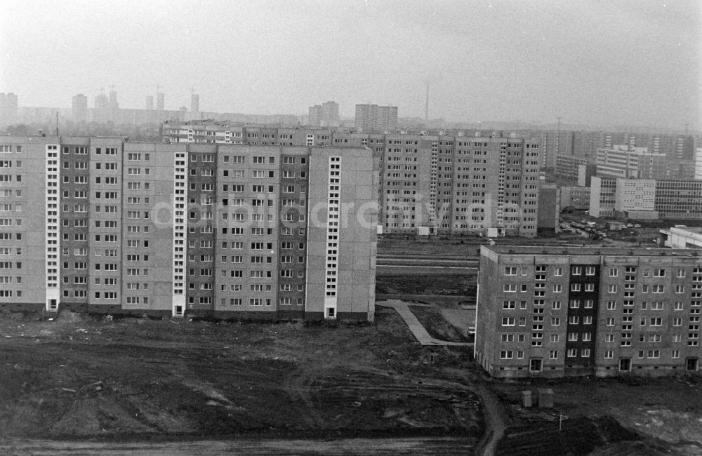 DDR-Fotoarchiv: Berlin - Plattenbau- Wohnsiedlung in Berlin in der DDR