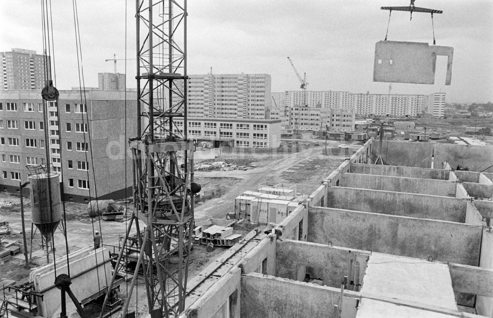 DDR-Bildarchiv: Berlin - Plattenbau- Wohnsiedlung in Berlin in der DDR