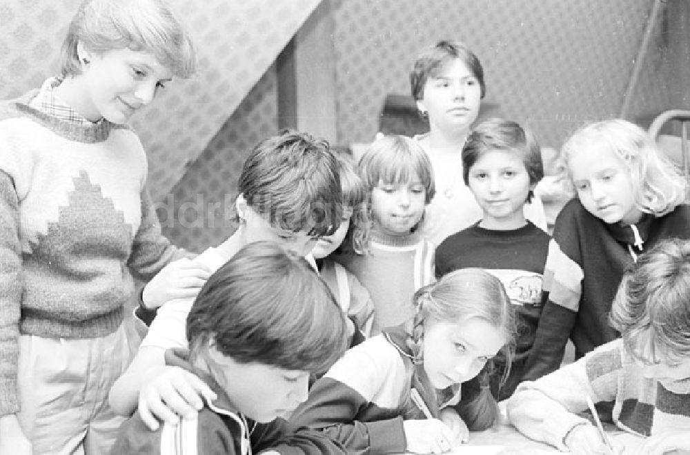 DDR-Bildarchiv: Meisdorf - Polnische Kinder im Kinderferienlager Meisdorf bei Hettstedt Umschlagnr.: 813 Foto: Bonitz