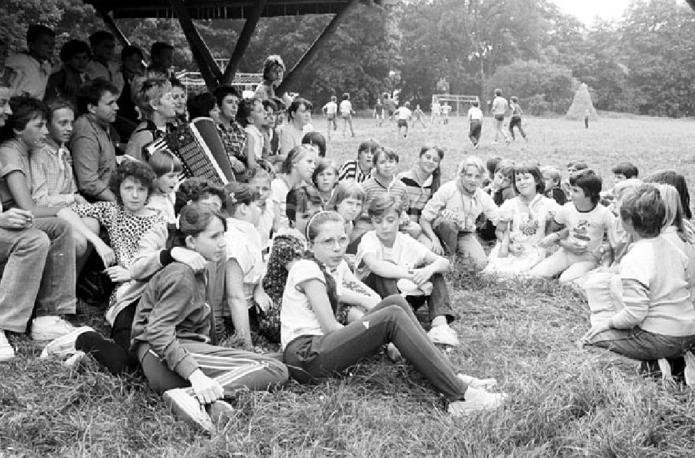 DDR-Fotoarchiv: Meisdorf - Polnische Kinder im Kinderferienlager Meisdorf bei Hettstedt Umschlagnr.: 813 Foto: Bonitz