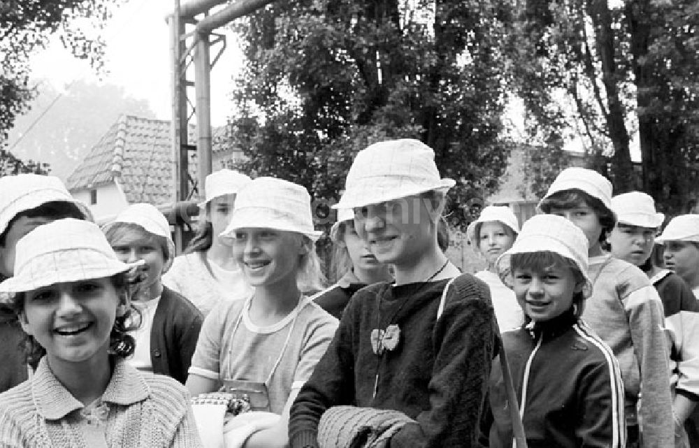 DDR-Bildarchiv: Meisdorf - Polnische Kinder im Kinderferienlager Meisdorf bei Hettstedt Umschlagnr.: 813 Foto: Bonitz