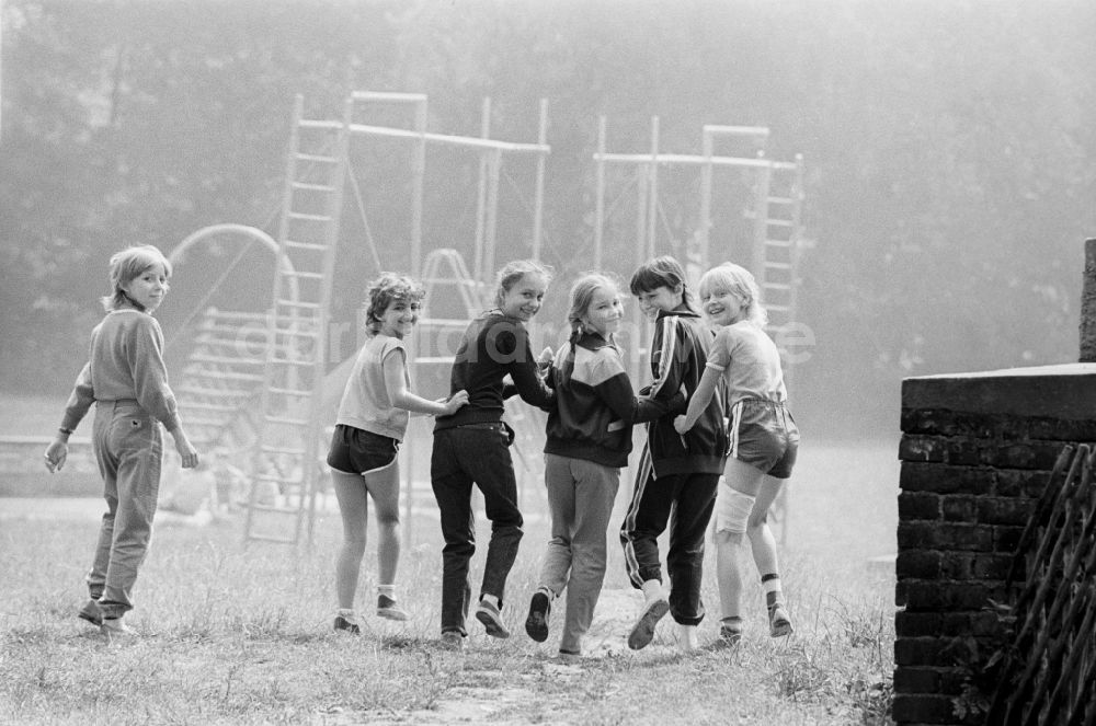 DDR-Bildarchiv: Meisdorf - Polnische Kinder im Kinderferienlager Meisdorf bei Hettstedt Umschlagnr.: 813 Foto: Bonitz