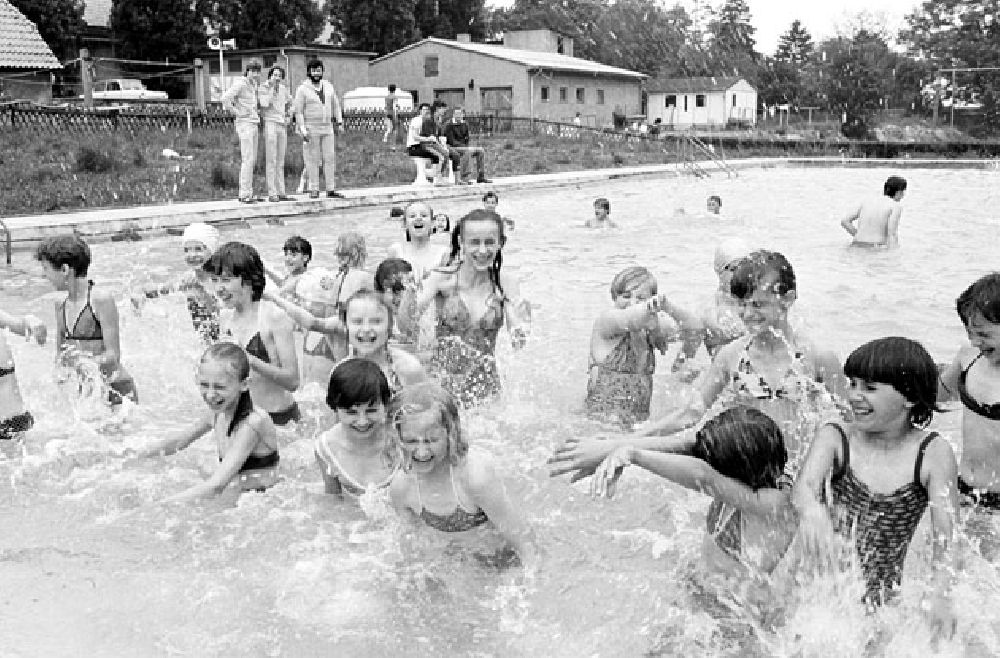 DDR-Fotoarchiv: Meisdorf - Polnische Kinder im Kinderferienlager Meisdorf bei Hettstedt Umschlagnr.: 813 Foto: Bonitz