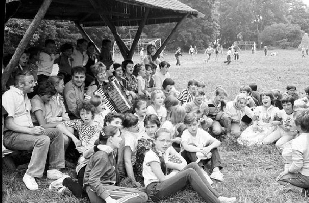 DDR-Bildarchiv: Meisdorf - Polnische Kinder im Kinderferienlager Meisdorf bei Hettstedt Umschlagnr.: 813 Foto: Bonitz