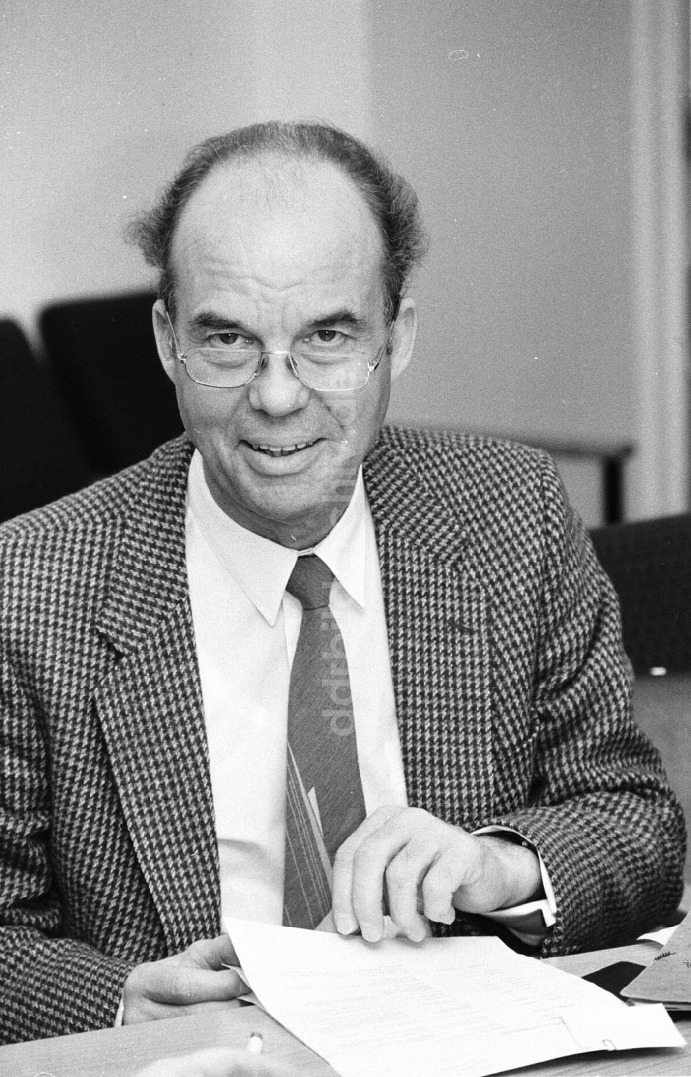 unbekannt: Porträt Dr. Wolfgang Bernhardt 12.12.90 Foto: Grahn Umschlag:1537