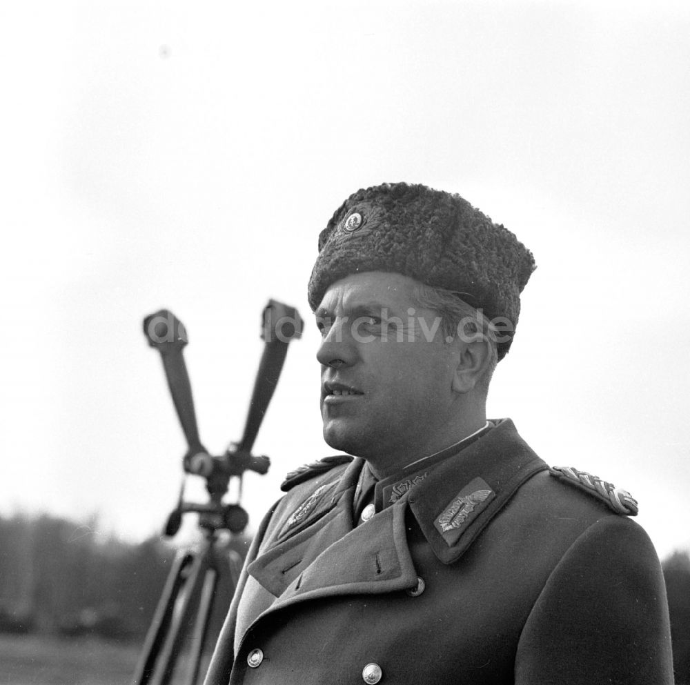 Gardelegen: Porträtaufnahme Generalmajor Horst Stechbarth in Gardelegen in Sachsen-Anhalt in der DDR