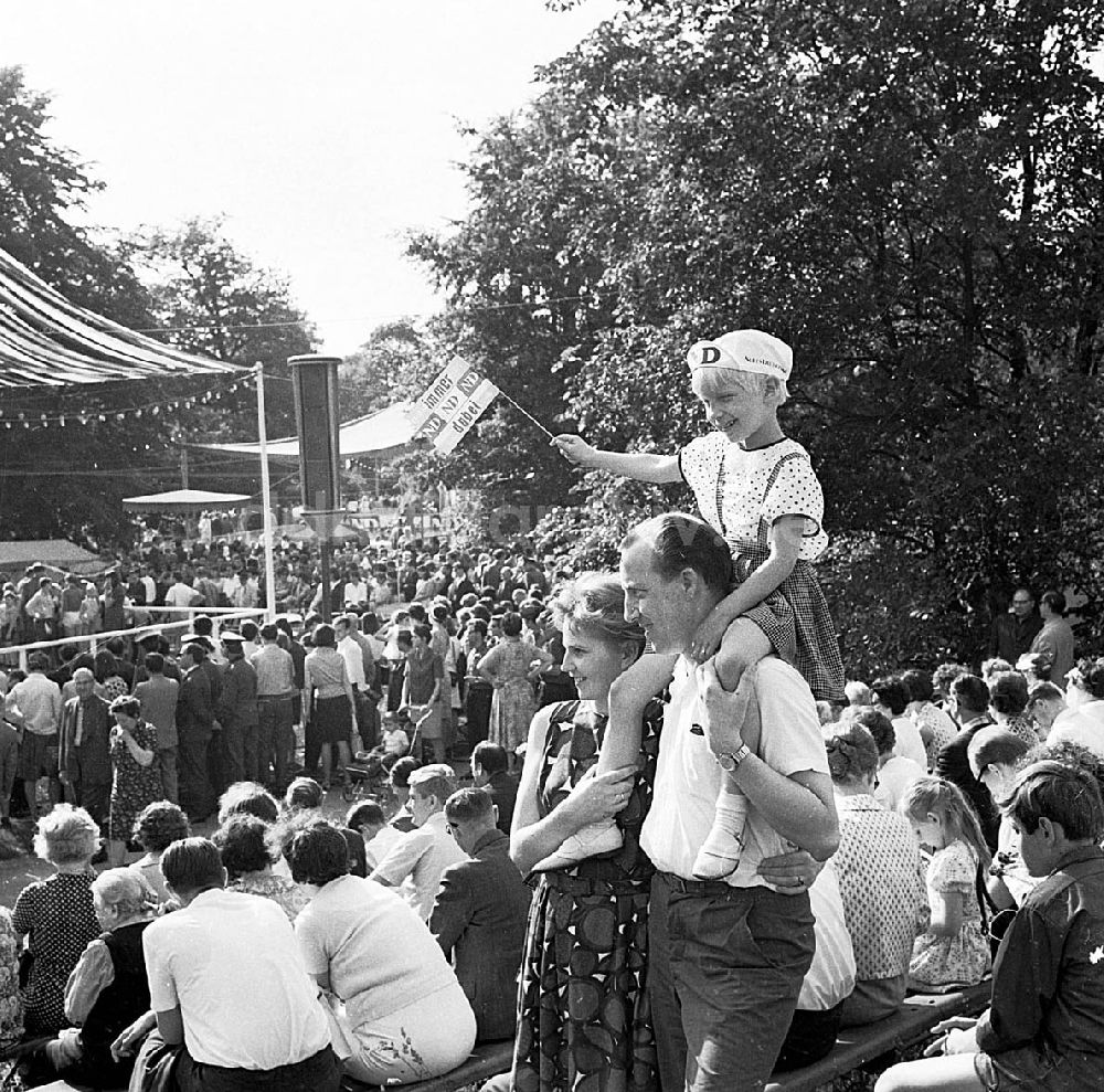 : Pressefest des Neuen Deutschland Foto: Schönfeld Umschlagnr.: 1418