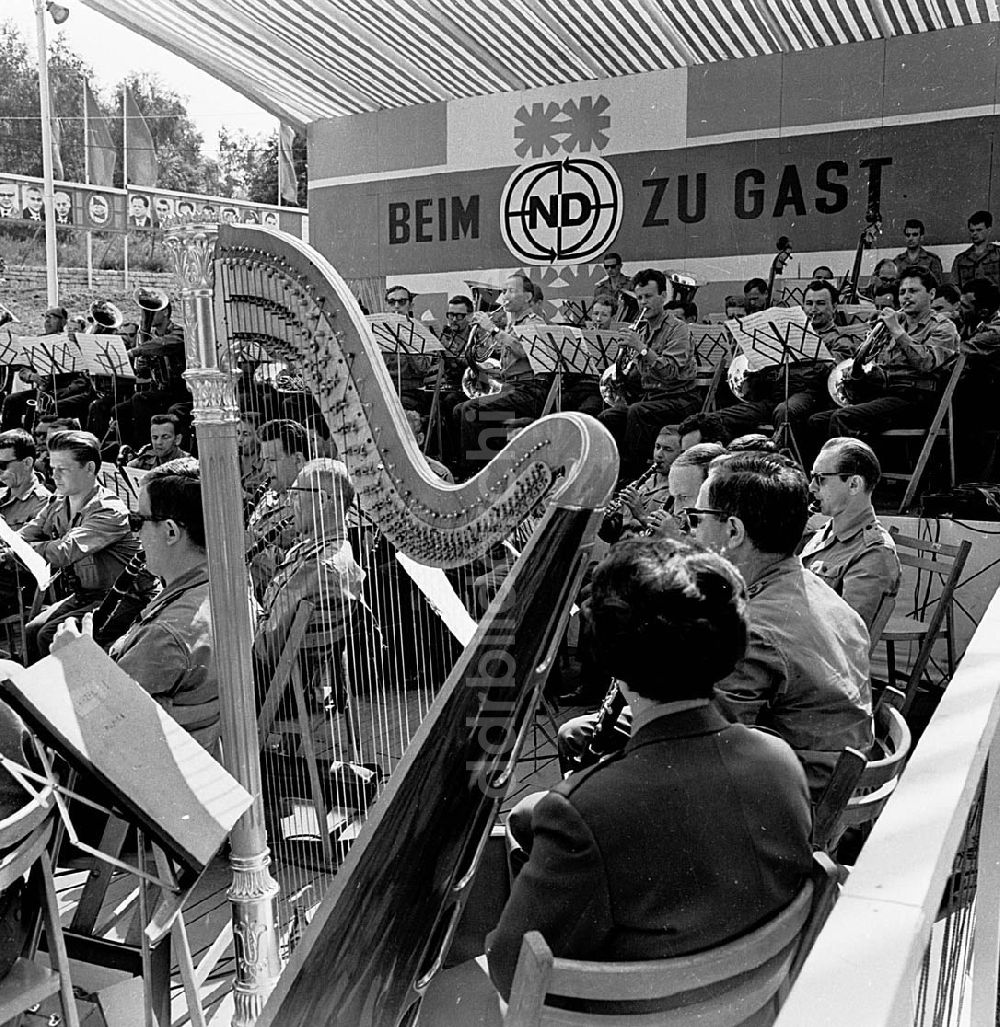 DDR-Bildarchiv: - Pressefest des Neuen Deutschland Foto: Schönfeld Umschlagnr.: 1418