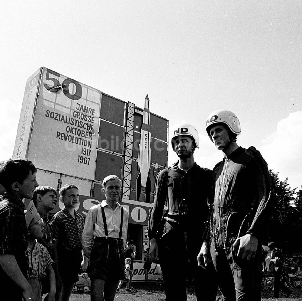 DDR-Fotoarchiv: - Pressefest des Neuen Deutschland Foto: Schönfeld Umschlagnr.: 1418