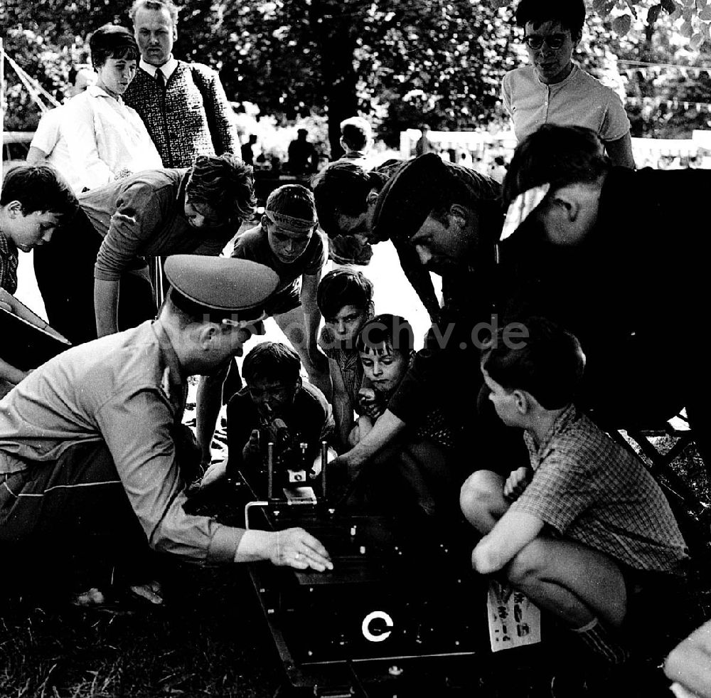 DDR-Bildarchiv: - Pressefest des Neuen Deutschland Foto: Schönfeld Umschlagnr.: 1418