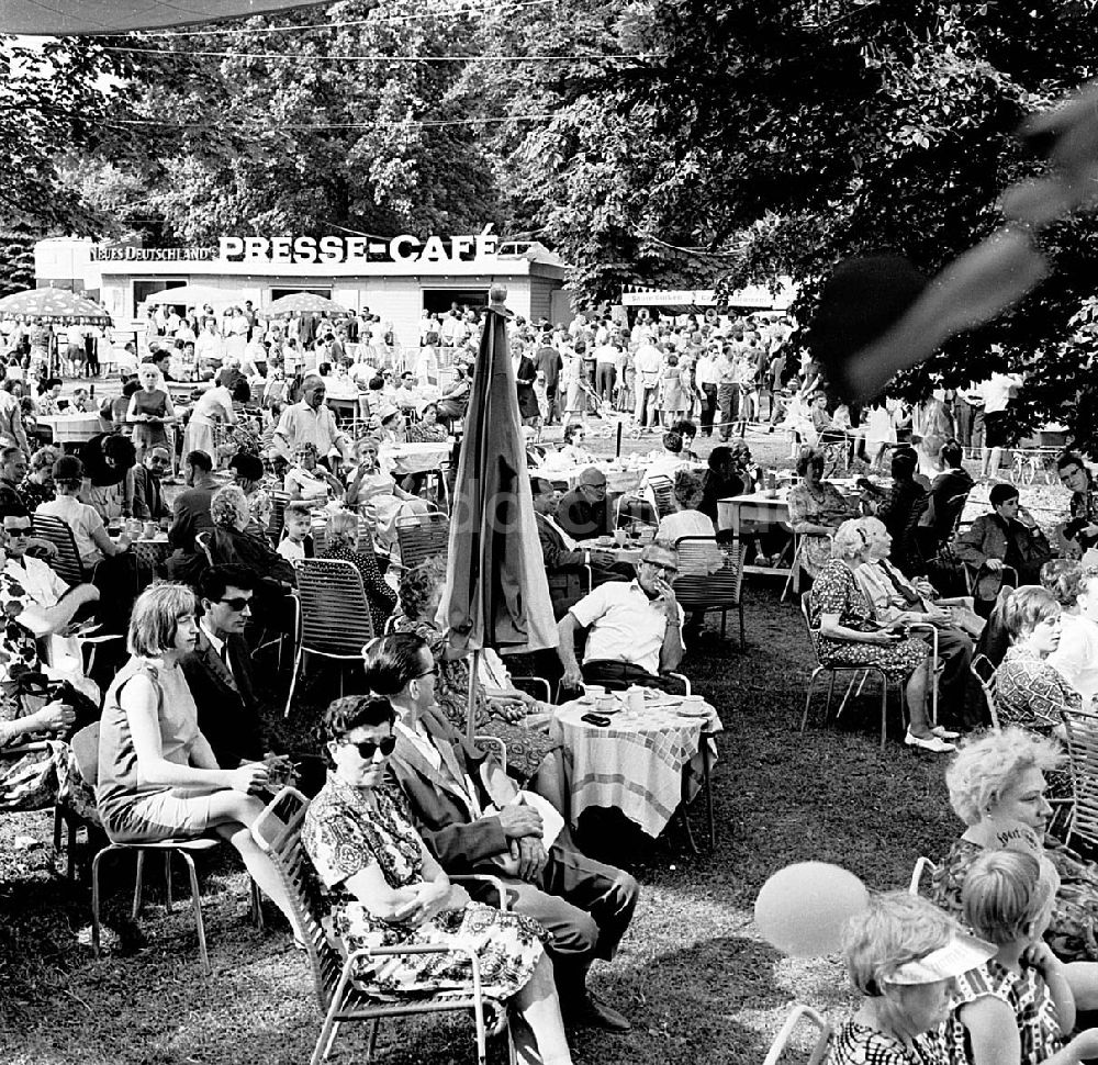 DDR-Fotoarchiv: - Pressefest des Neuen Deutschland Foto: Schönfeld Umschlagnr.: 1418